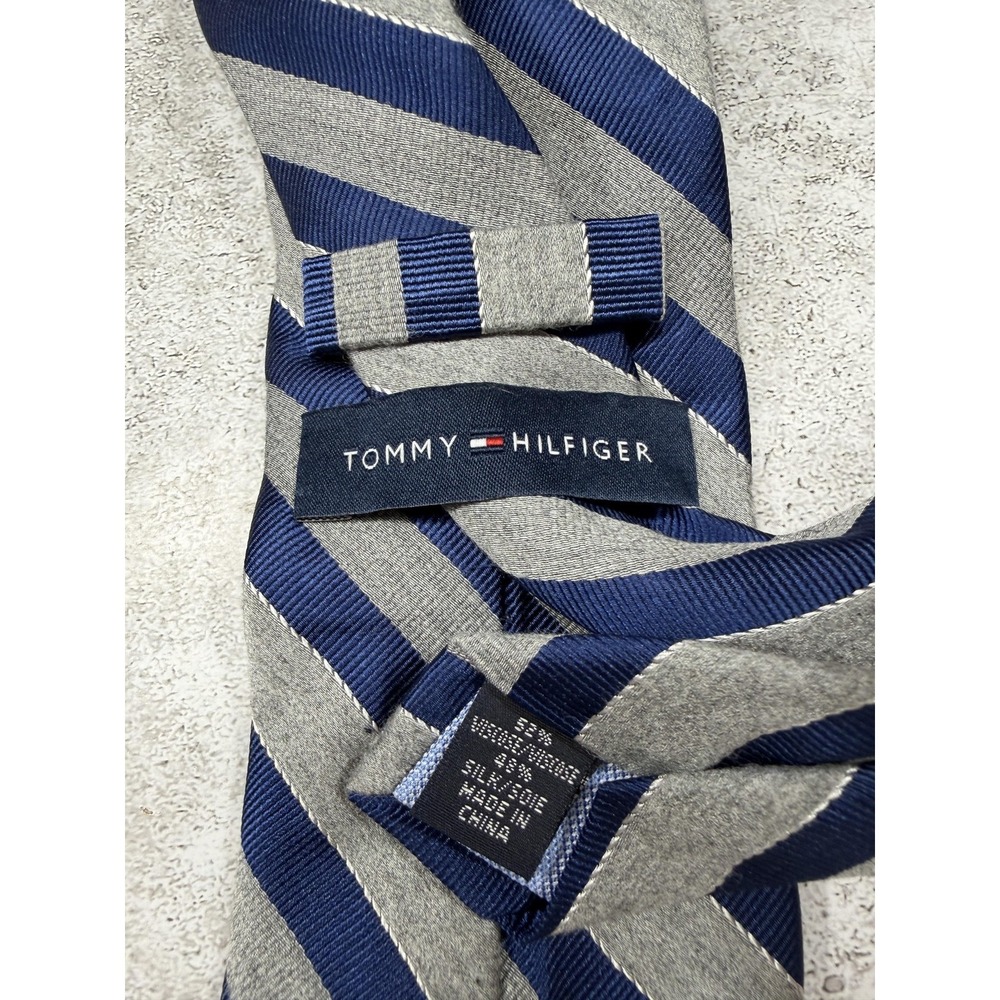 Tommy Hilfiger Silk Tie Mens One Size Blue Striped Made In China Necktie - Picture 2 of 4